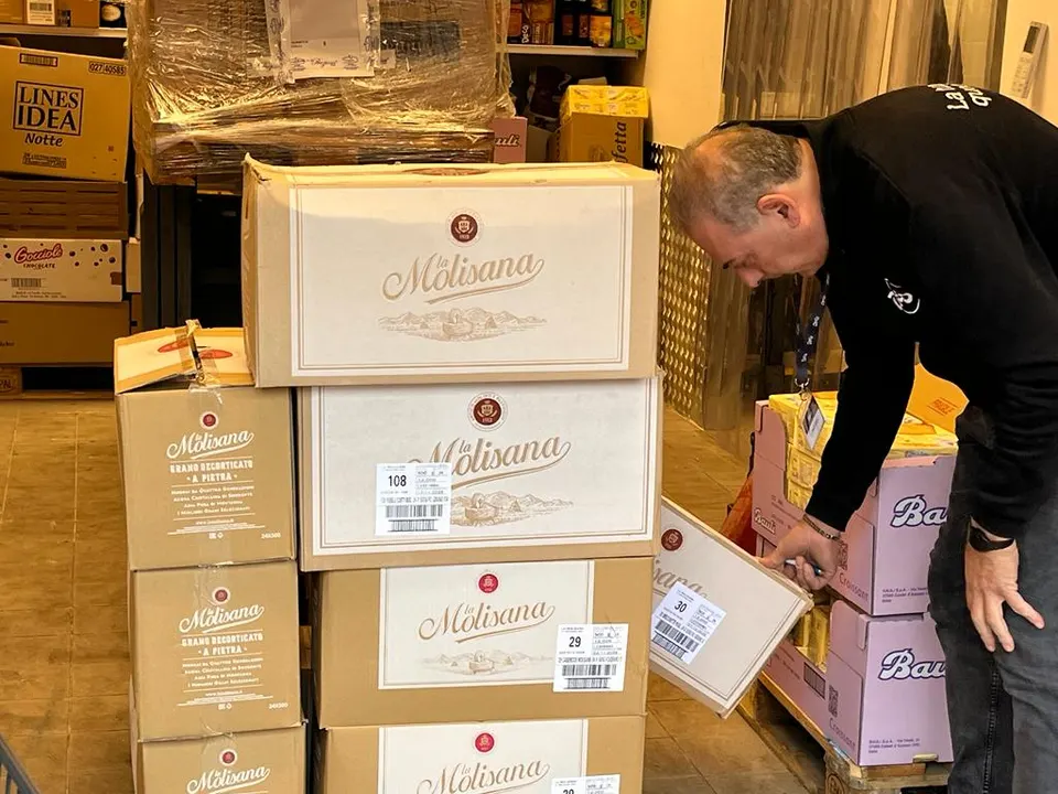 Bancali di pasta per i bisognosi di Napoli e Avellino