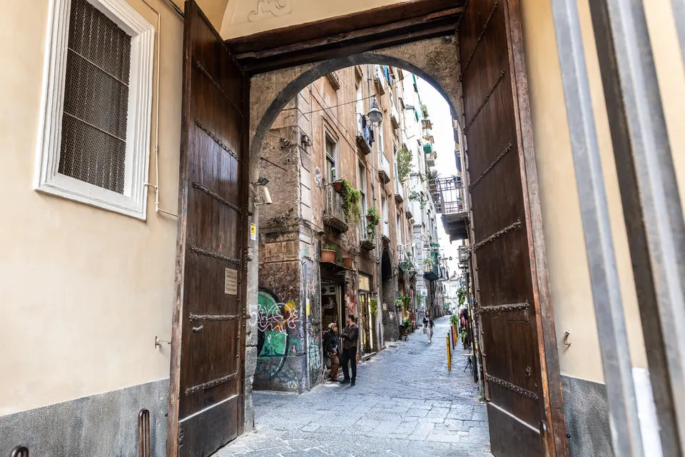 Donazione alla Basilica di San Domenico Maggiore — foto 6 di 12