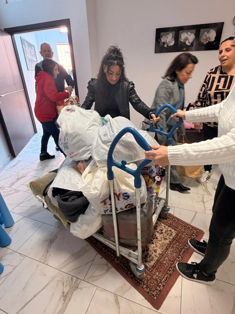 A Qualiano con la Caritas parrocchiale — foto 11 di 12