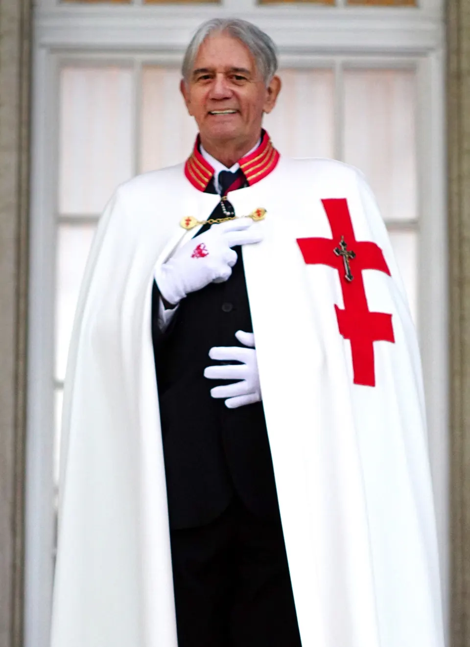 Ritratto ufficiale di Dom Albino Neves, 52° Gran Maestro dell’OSMTH